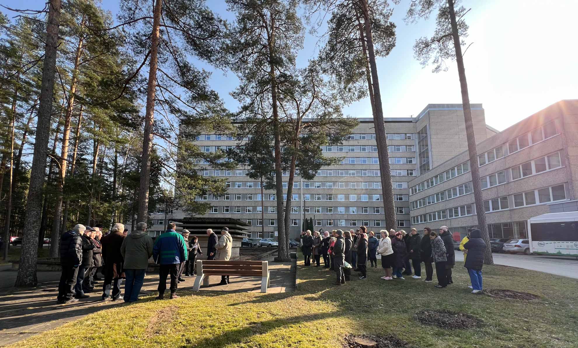 FOTOD Kauaaegne peaarst Hillar Kalda sai haigla ette tänupingi